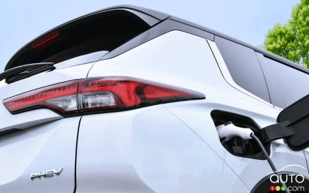 2023 Mitsubishi Outlander PHEV, charging